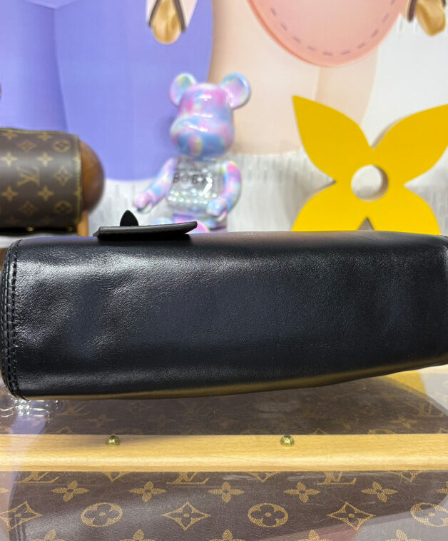 Louis Vuitton Pochette Vibe M14544 Black